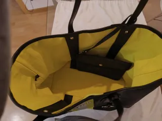 Bolso Michael Kors modelo “Eva Large Logo Stripe"