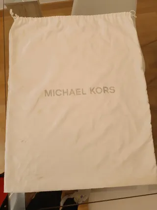 Bolso Michael Kors modelo “Eva Large Logo Stripe"