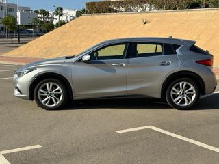 Infiniti Q30 2016