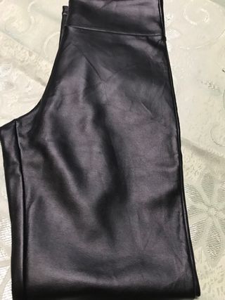 Leggings negros efecto piel