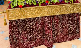 Paso, trono infantil de Semana Santa Cruz de Mayo