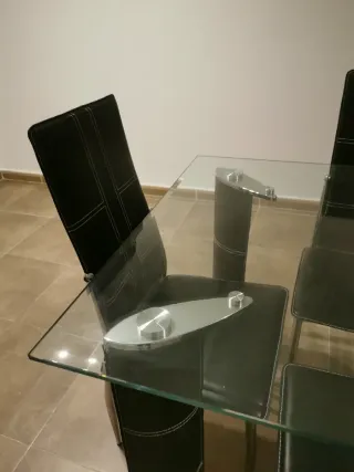 Mesa Comedor Cristal + 6 Sillas Negras