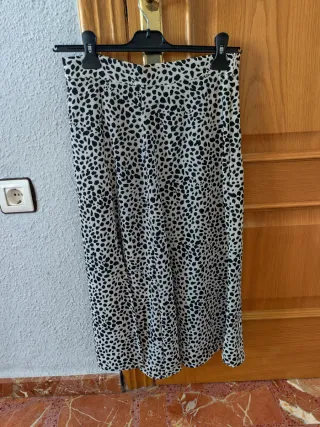 Falda larga estampada con abertura