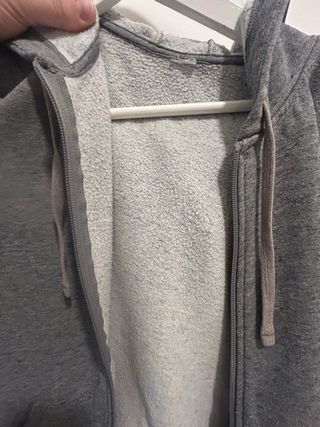 Sudadera Decathlon con capucha gris