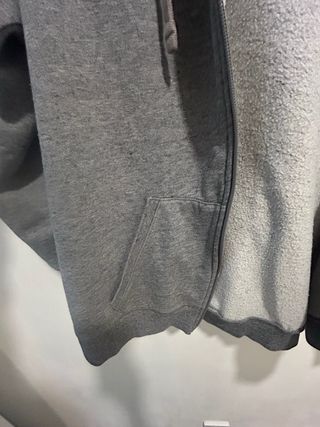 Sudadera Decathlon con capucha gris