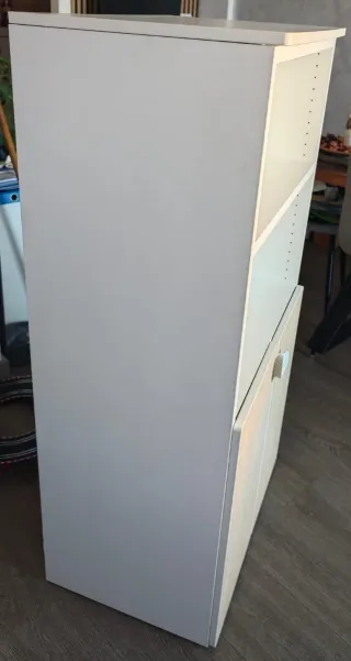 Mueble Ikea blanco y madera