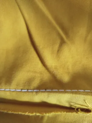 Lona amarilla de tela