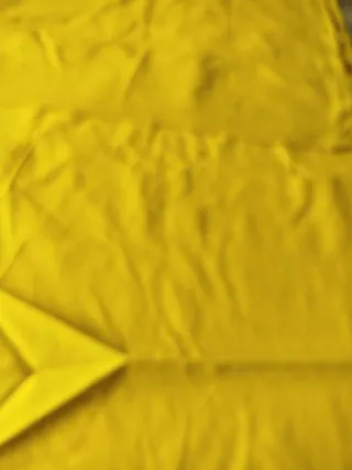 Lona amarilla de tela