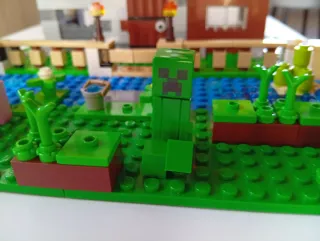 Lego Minecraft 21161 The Crafting Box