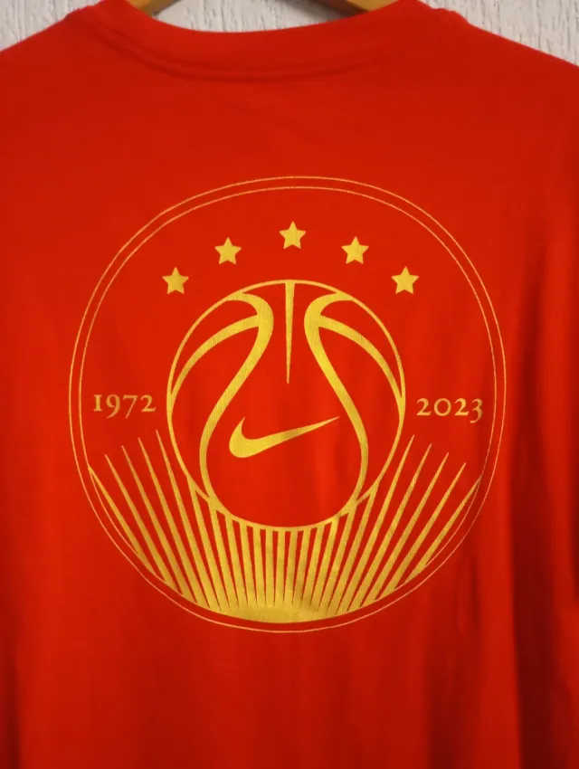 Camiseta Talla L Nike Logo Print Retro Dopamine