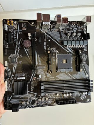 GIGABYTE B550M K Placa Base AMD Ryzen