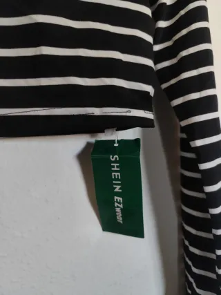 Camiseta Shein rayas cuello alto M
