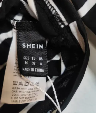 Camiseta Shein rayas cuello alto M