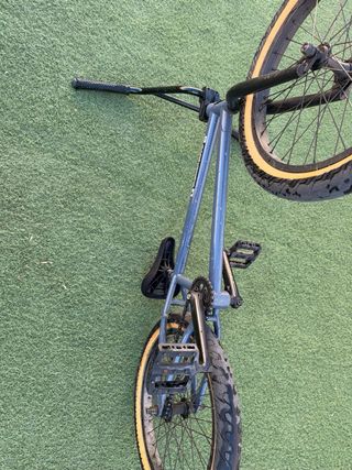 BMX Subrosa con ruedas 20”
