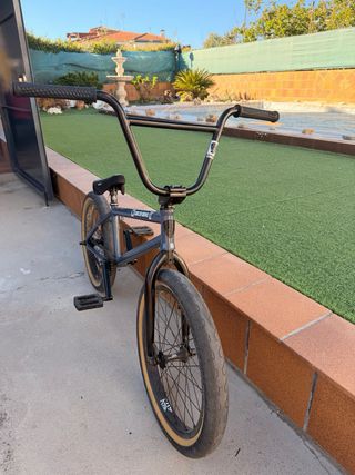 BMX Subrosa con ruedas 20”