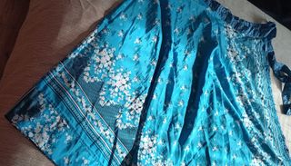 Saia fantasia cruzada azul e branca