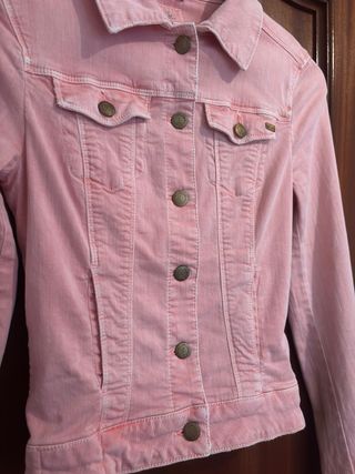 Chaqueta vaquera entallada salmón de Sfera