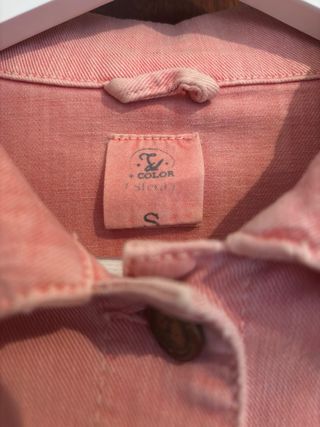 Chaqueta vaquera entallada salmón de Sfera