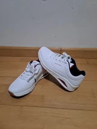 Zapatillas Skechers Blancas y Rojas
