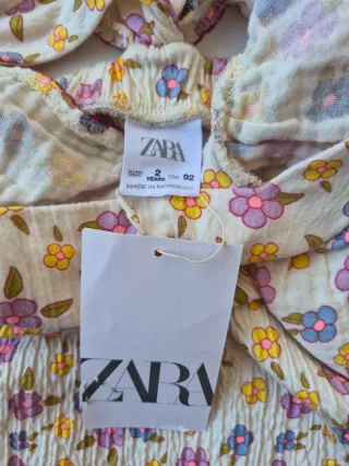 Vestido Zara floral 92 cm