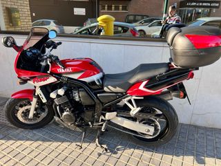 Yamaha Fazer Roja y Blanca en perfectisimo estado,