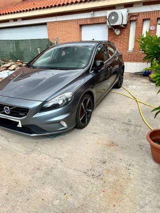 Volvo V40 D4 R design momentum 190 cv