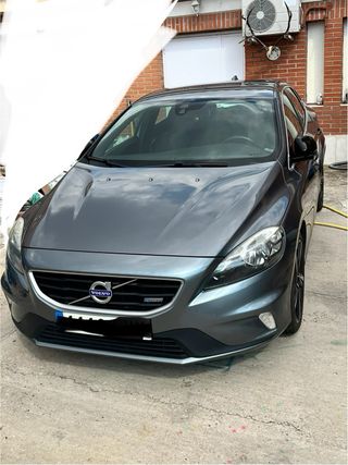 Volvo V40 D4 R design momentum 190 cv