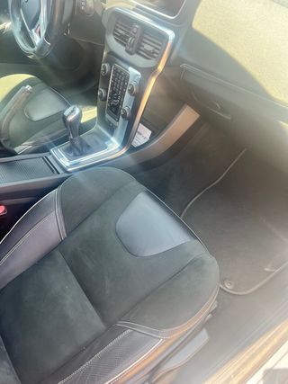 Volvo V40 D4 R design momentum 190 cv