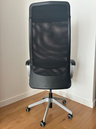 Silla ergonómica oficina Ikea negra y plata