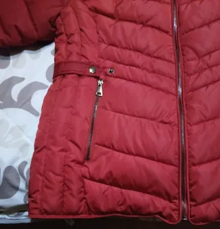 Cazadora acolchada roja