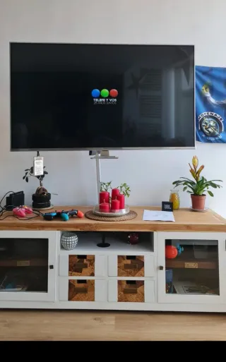 Mesa TV madera y blanca