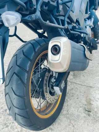 Suzuki V-Strom DL650XT 2022 Negra/Dorada
