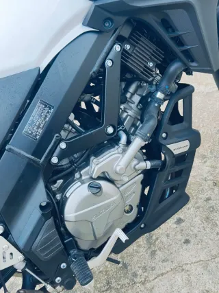 Suzuki V-Strom DL650XT 2022 Negra/Dorada
