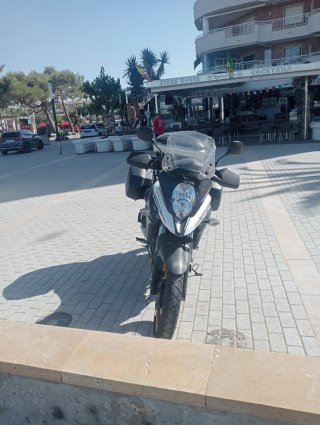 Suzuki V-Strom DL650XT 2022 Negra/Dorada