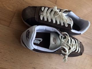 Zapatillas Nike Cortez Marrones y Blancas