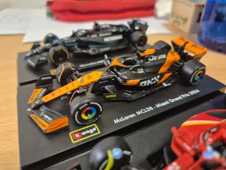 Confezione 3 Auto F1 Burago: Ferrari, McLaren, Mercedes