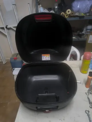 Baúl Moto Honda Negro/Rojo Maxi-Scooter