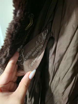 Abrigo marrón de piel