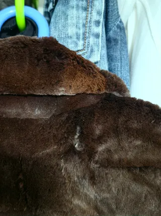 Abrigo marrón de piel