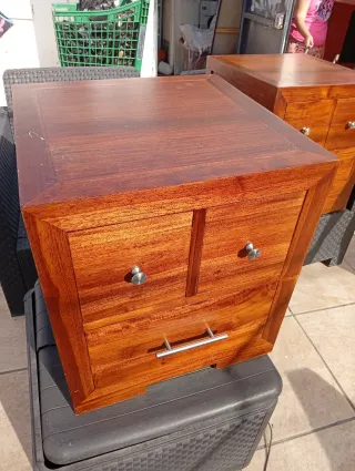 Mesitas de noche de madera de calidad