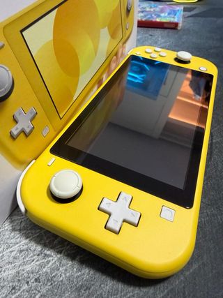 Nintendo Switch Lite + Mario Kart 8 Deluxe