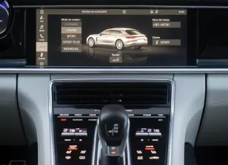PORSCHE PANAMERA 4 E-HYBRID