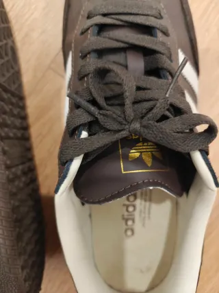 Zapatillas Adidas Marrones y Negras