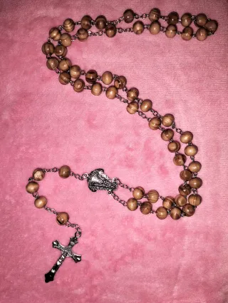 Rosario madera Virgen del Rocío plata