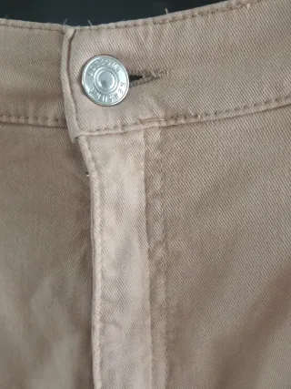 Pantalón cargo beige