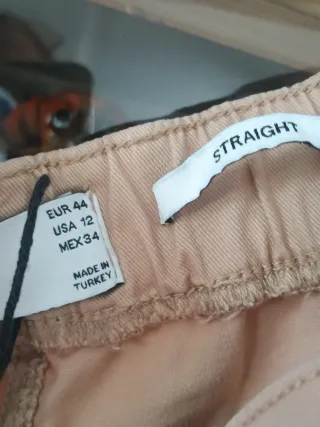 Pantalón cargo beige
