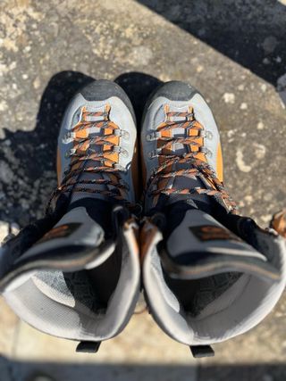 Botas de Montaña Scarpa Gris y Naranja