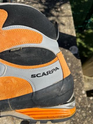 Botas de Montaña Scarpa Gris y Naranja