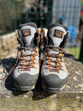 Botas de Montaña Scarpa Gris y Naranja