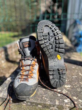 Botas de Montaña Scarpa Gris y Naranja